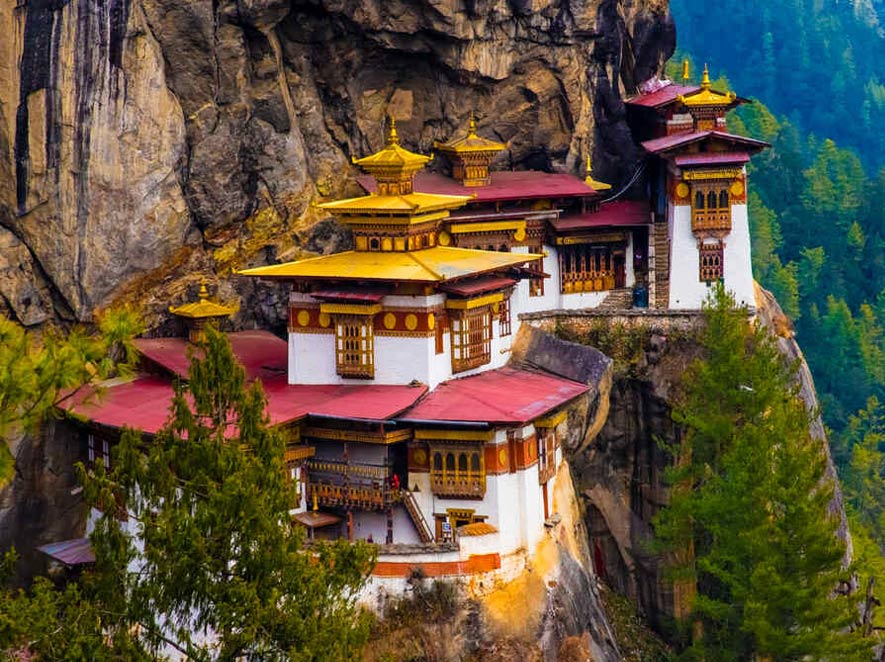 International travelers exploring India with Delight Tours